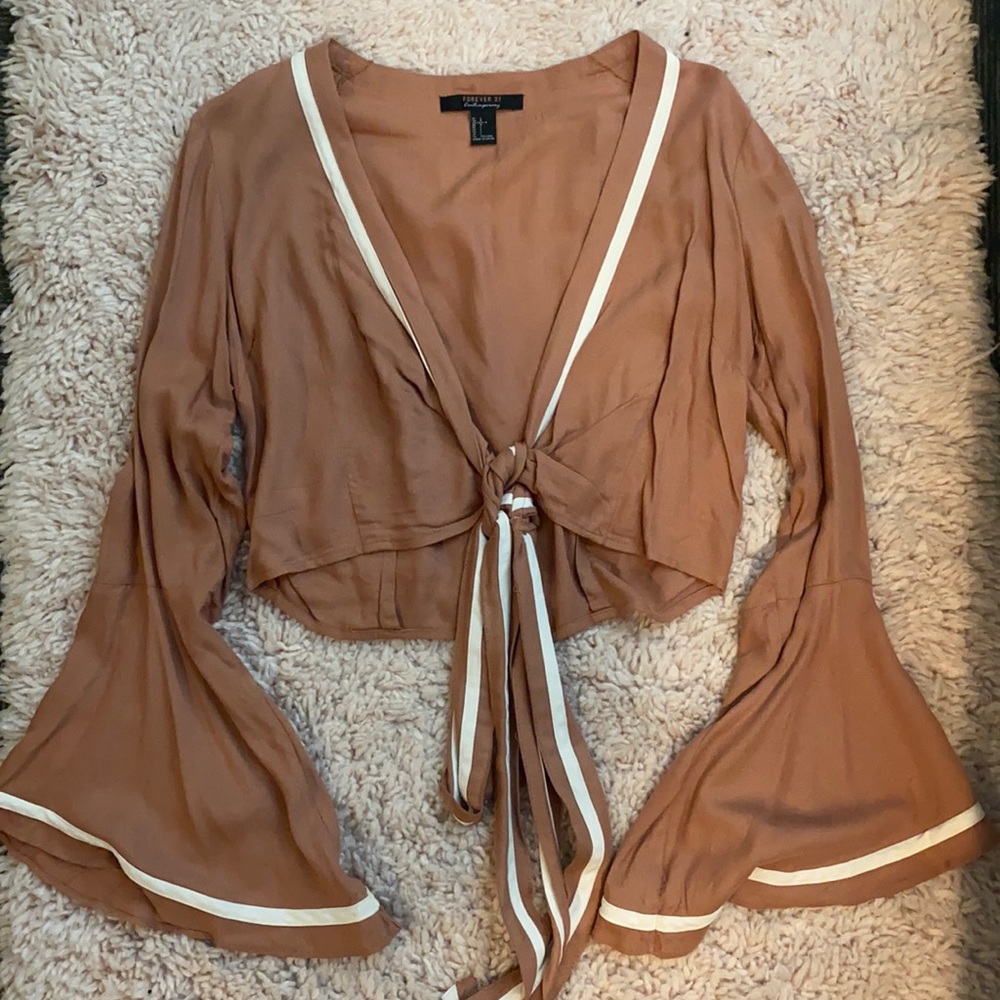 Wide sleeve tie top